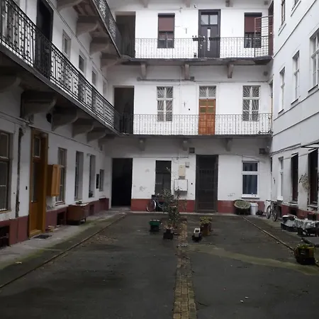 3B Voeroesmarty Utca Apartment Budapest