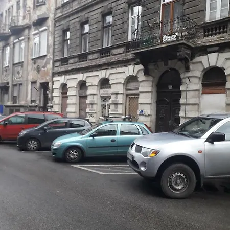 3B Voeroesmarty Utca *